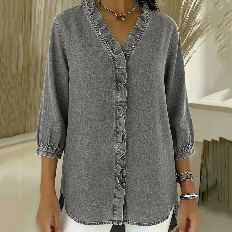Adele | Blusa em denim fluido com decote em V e volante