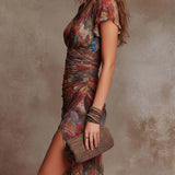 Martina | Vestido midi plissado com decote em V, estampa de arte abstrata em estilo boémio para Mulher