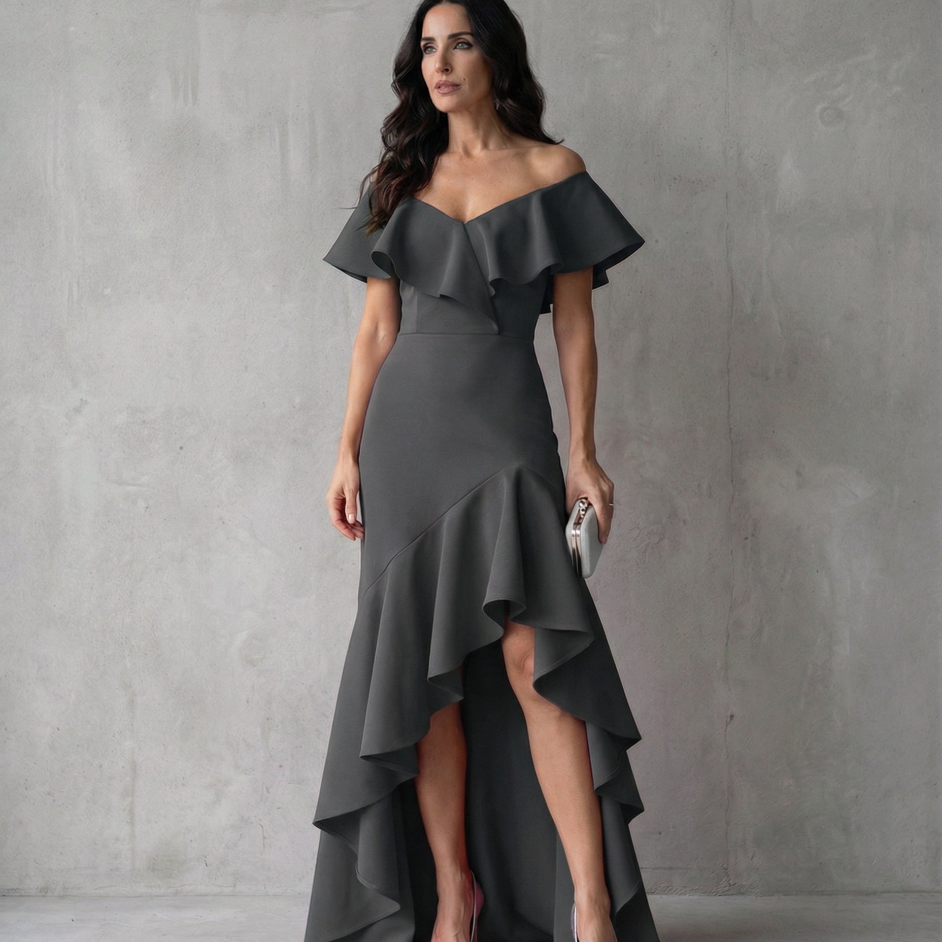 Isabel · Vestido elegante de Mulher com volantes e decote em V