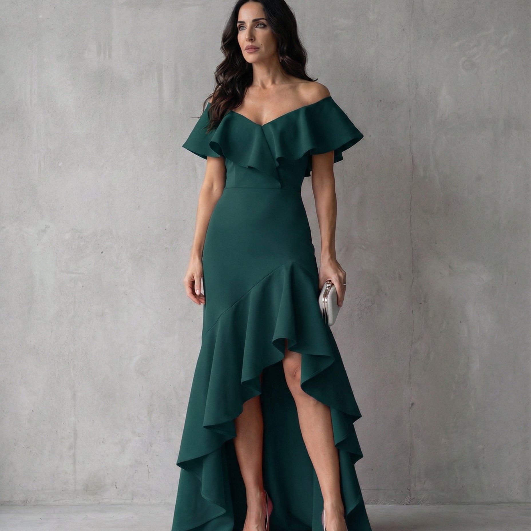Isabel · Vestido elegante de Mulher com volantes e decote em V