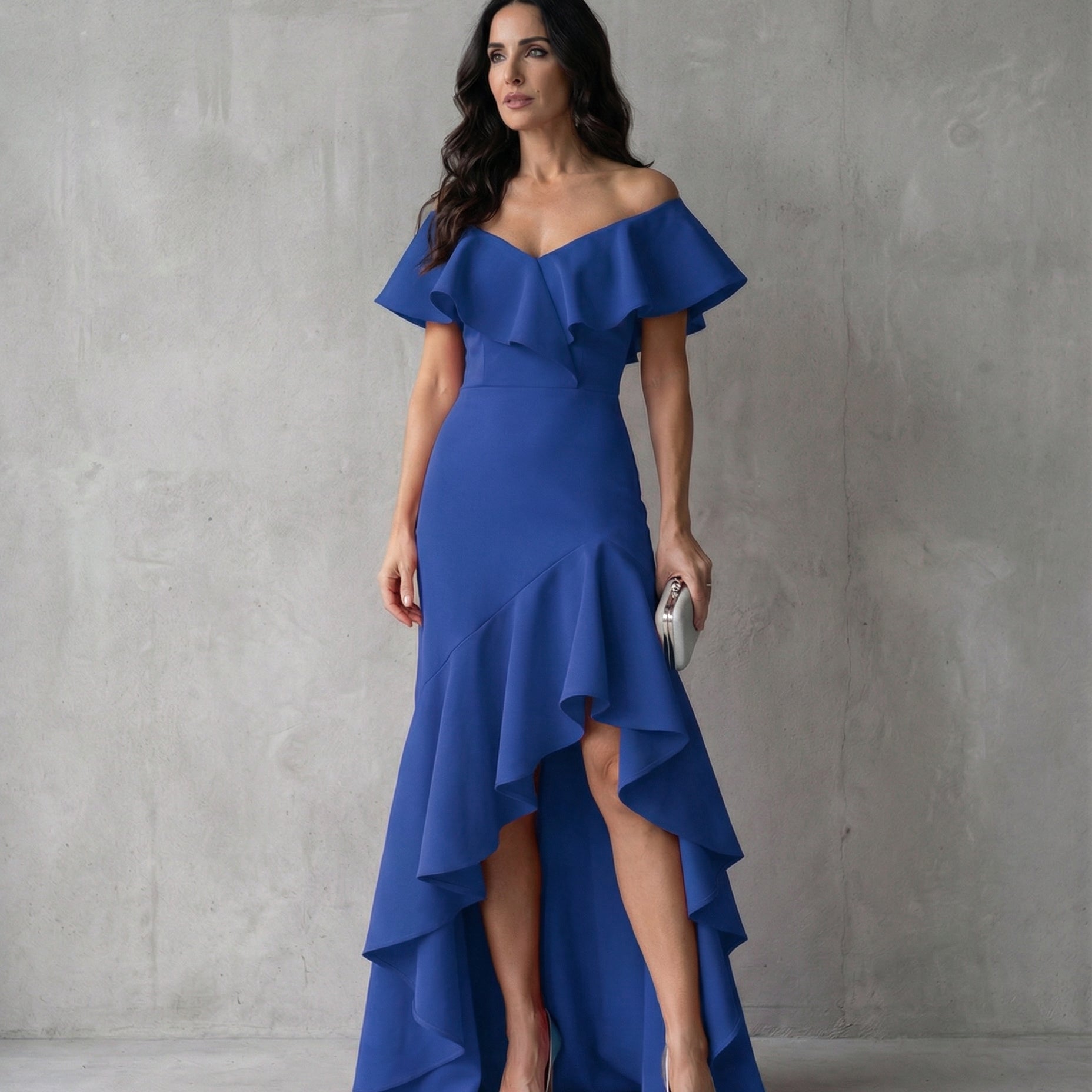 Isabel · Vestido elegante de Mulher com volantes e decote em V