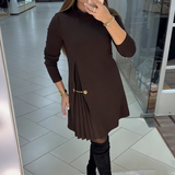 Linares - Vestido Sofisticado em Linha A com Detalhe Plissado e Cadeia Dourada